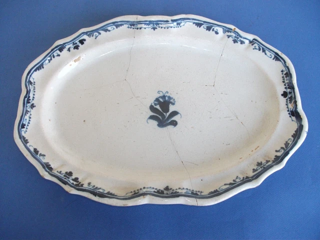 Plat en faïence XVIIIe de MOUSTIERS ou sud de la France