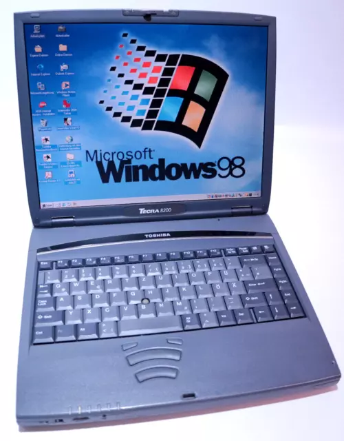 Windows 98 Vintage Laptop Toshiba Tecra 8200 900 MHz 10 GB 14,1" COM RS232 Retro