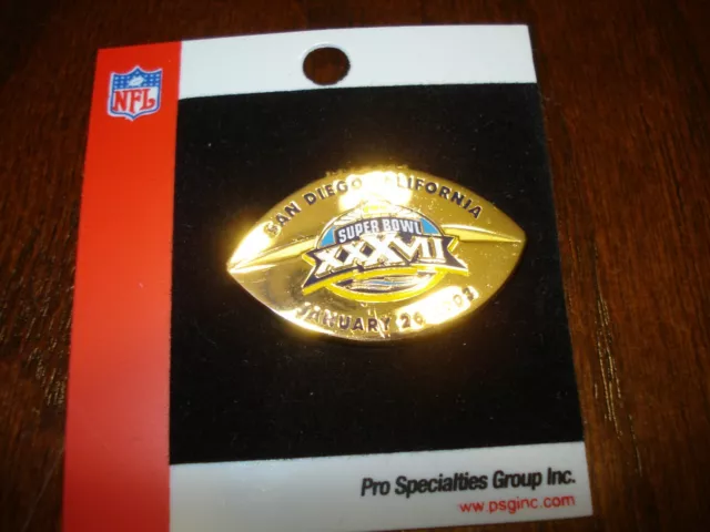 NFL 2003 SUPER BOWL XXXVII RAIDERS VS BUCCANEERS Gold Tone FOOTBALL PIN.