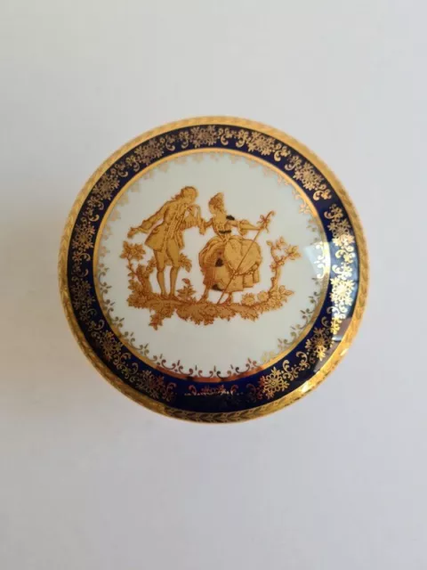 Ancienne boite trépied en porcelaine de Limoges made in France 2
