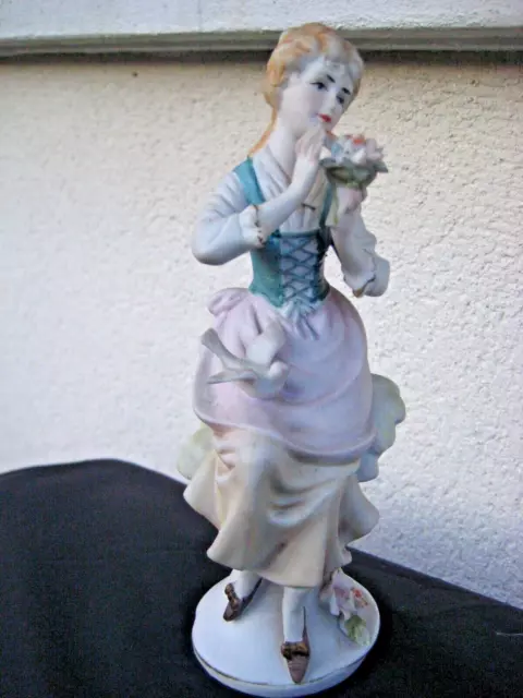 RARE  Personnage féminin  Figurines en Porcelaine ANCIENNE