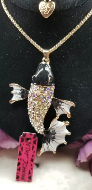 Beautiful Betsey Johnson Black & White Enamel FanTail Koi Fish Pendant Necklace