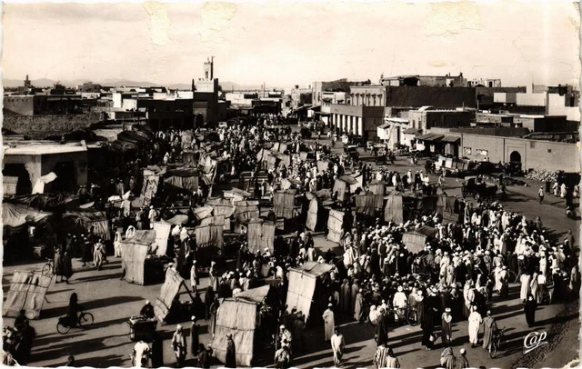 CPA AK MARRAKECH La Place Djemaa El Fna MAROC (689863)