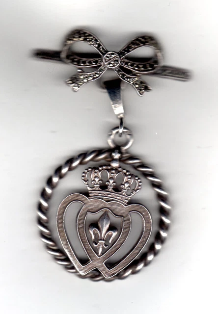 Broche Ancienne Royaliste Fleur De Lys - Vulcanite, 19ème Siècle, Style Victorien, Occasion