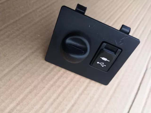 Toyota Avensis 2014 T270 Aux In Usb Porta Presa Accendino Per Sigarette 58915-05020