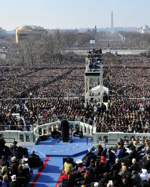 President Barack Obama Delivers His First Inaugural Address  8X10 Photo (Zy-393)