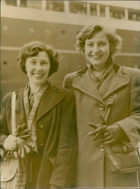 Violet Houck and Essie Pattison boarding Veendam - Vintage Photograph 3418531