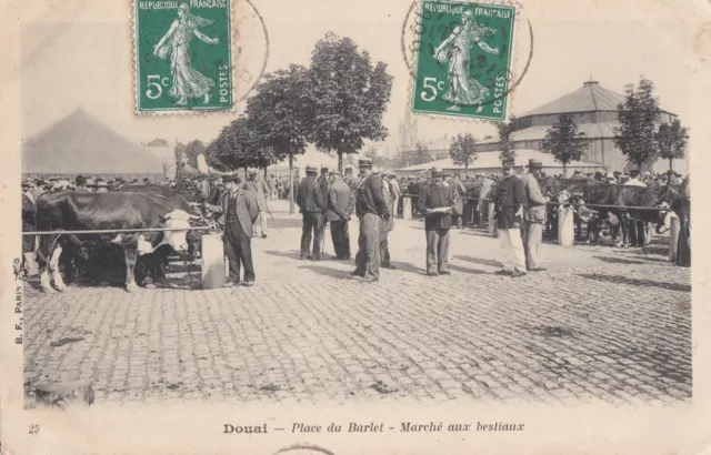 CPA 59 NORD - Flandre - DOUAI Place du Barlet. Le Marché aux Bestiaux1908 animée