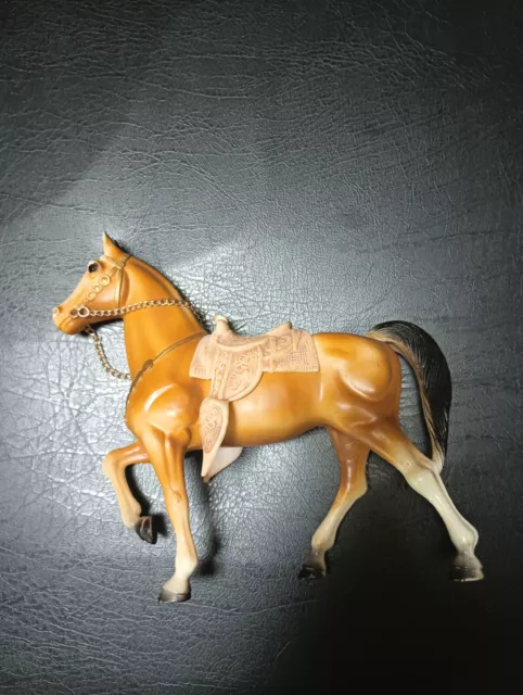 Diamond P Plastic Parade Horse with Saddle #668