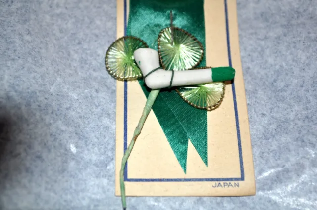 Vtg 1950 St Patricks Day Pinback On Card W Composition Pipe, Thread Shamrock Nos 3