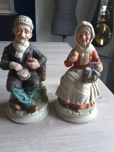 Statue en biscuit porcelaine personnages couple de retraité