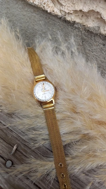 Montre Femme Gucci Vintage Années 80 - Cadran Argenté, Boîtier Acier, Mouvement Quartz