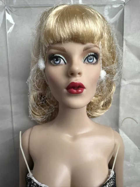 Tonner Tyler Wentworth 2011 Con Collection PIN-UP BASIC CURVACEOUS 16” DOLL LE