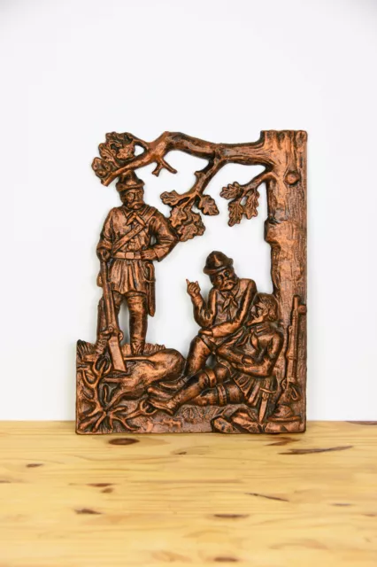 Plaque décorative en fonte cuivrée et reliefs chasseurs cerf arbre