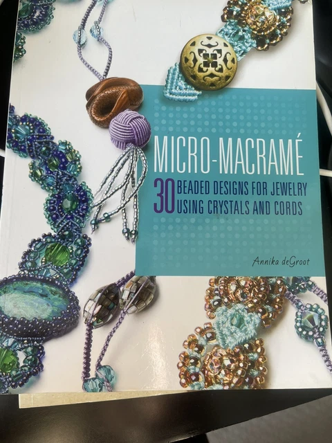 MICRO-MACRAME: 30 DISEÑOS DE CUENTAS PARA JOYERÍA USANDO CRISTALES Annika Degroot Nuevo