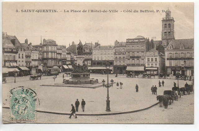 SAINT QUENTIN - Aisne - CPA 02 - place de l' Hotel de ville