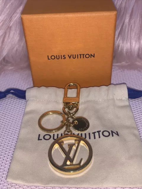 Louis Vuitton Silver Monogram ID Tab Bag Charm and Key Holder Silvery Metal  ref.719572 - Joli Closet