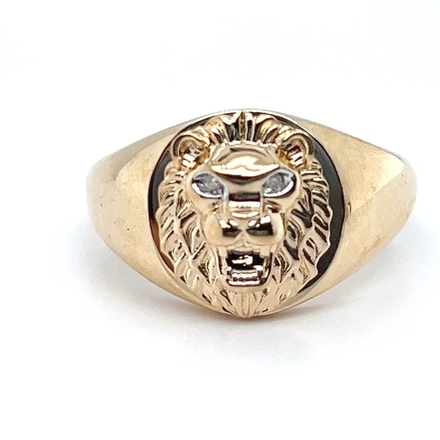 9ct Gold Lions Head with Diamond Eyes Gents Ring 9ct Gold Lions Head with Diamond Eyes Gents Ring