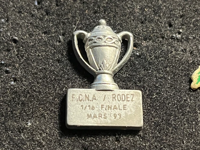 Pin's Rare – Rodez Football – Coupe De France 91 – Surf – Sport – Laiton/Époxy