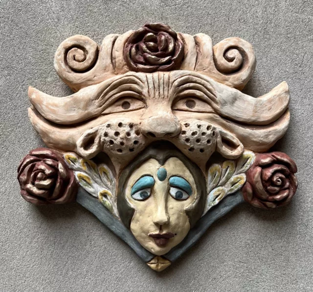 Maschera da muro in terracotta - Donna Liberty - Scultura unica fatta a mano