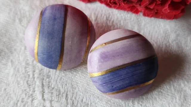 Duo boutons anciens en ceramique violet vintage pied metal 2,1 cm D17L