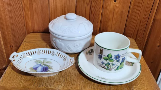 X3 Mixed Ceramic Lot - White & Blue, Incl. Dish, Pot & Lid and Teacup & Saucer