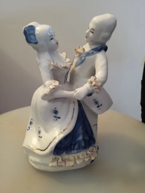 Figurine trio d'enfants en porcelaine ancienne Quelle est la plus belle