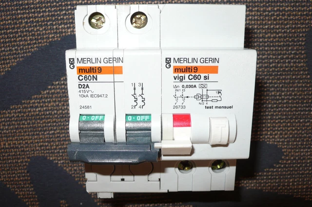 Disjoncteur Différentiel Merlin Gerin 25A 30mA - 2 Pôles - Courbe C - Occasion