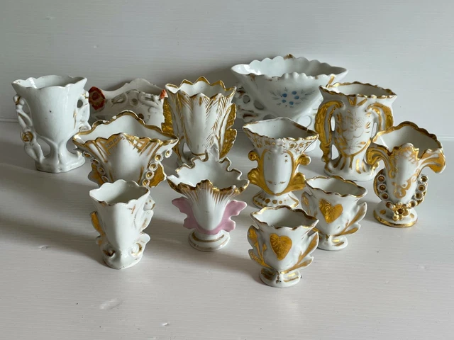 Lot de 12 anciens petits  Vases de Mariée  porcelaine de Paris   XIX ème