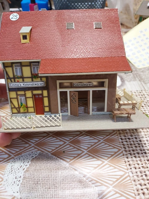 Modélisme HO : Le village français : Atelier de réparation de machines agricoles - Jeux et jouets MKD - Avenue des Jeux