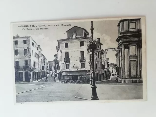 Cartolina Bassano del Grappa Vicenza Veneto Pzza Vittorio animata paesaggistica