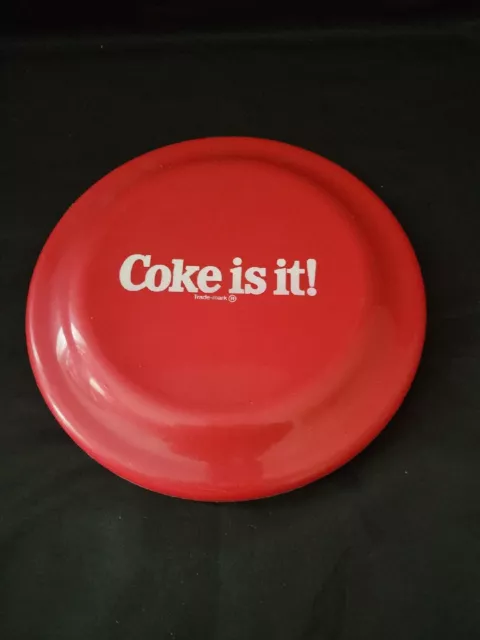 VINTAGE COKE IS IT! Coca-Cola Fun Flyer Junior Frisbee / Flying Disc