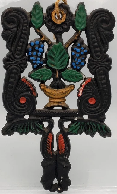 Vintage Cast Iron Trivet Grapes & Leaves Footed Hot Plate T-4 Grape Rustic Farm