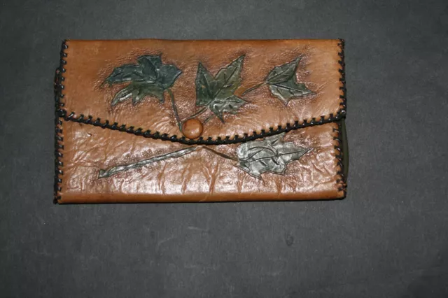 pochette ancienne cuir décor feuilles double compartiment 15 x 8,5 cm