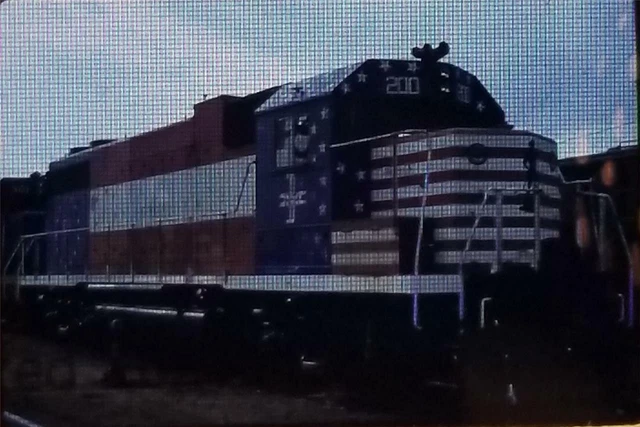 ORIGINAL SLIDE - B&M Boston & Maine Railroad 1979 200 GP-32 z8026