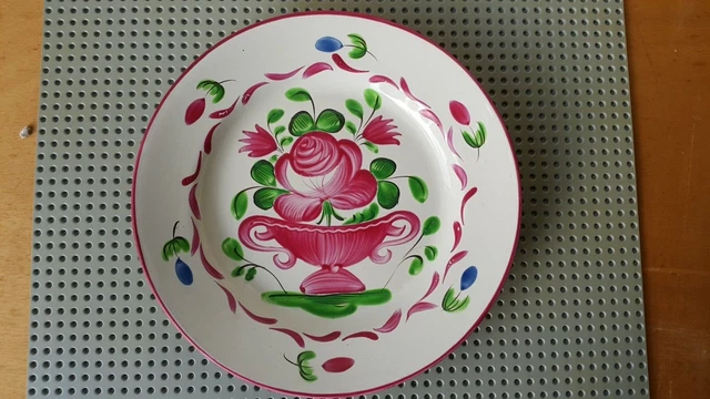 Ancienne assiette de l’Est de Saint Clément au décor d’un vase fleuri (XXIX°sièc
