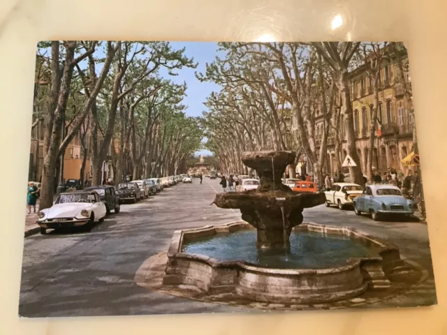 Aix en Provence (13) Fontaine des Neuf Canon sur le Cours Mirabeau