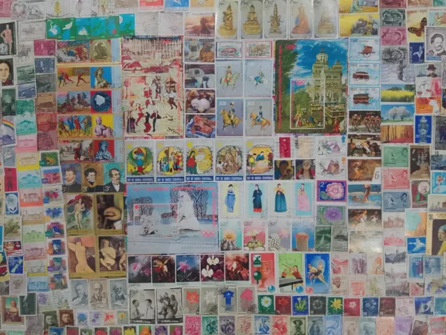 Lot / vrac de 1000 timbres et blocs du monde (photos du lot) (Lot 381)