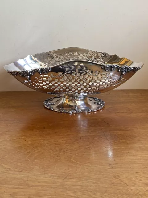 Antique Silver Plated Footed Fruit Bowl Centrepiece Dish Standard Silver Co USA