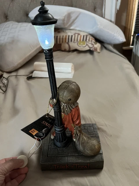 Light-Up Lamp Post Sam Statue - Trick 'r Treat NWT