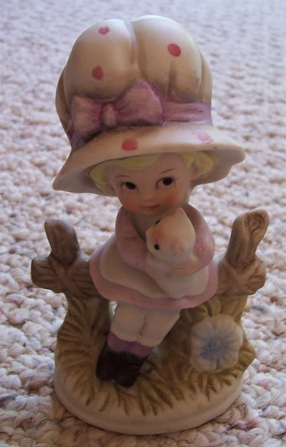 VINTAGE CROWN ROYAL Bonnet Girl Figurine Big Hat with Kitten $8.95