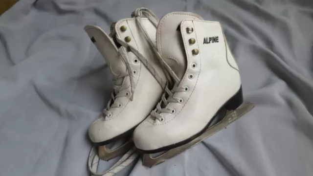 Ladies Girls Ice Figure Skates size 34EUR 2UK 4US Alpine brand Lovely condition