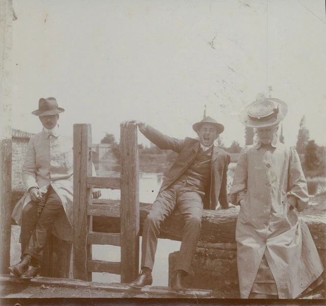 France, Cercy-la-Tour, friends on a quay, 1904, vintage citrate print vintage cit