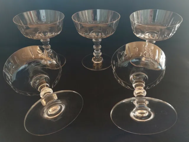 Série de 5 coupes à Champagne en cristal de Baccarat  St Louis taillée