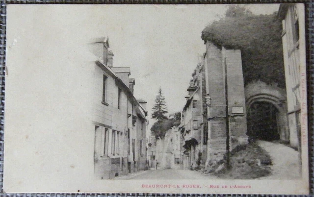 Cpa Beaumont Le Roger 27 Eure Rue De L Abbaye