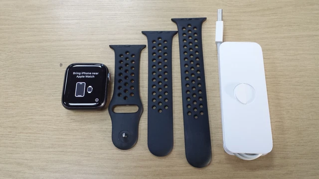 WORKING used Apple Watch Nike Series 5 A2157 GPS+cell aluminium 44mm Space Grey
