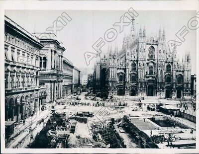 1961 Milan Italy Subway Construction at Gothic Cathedral the Duomo Press Photo