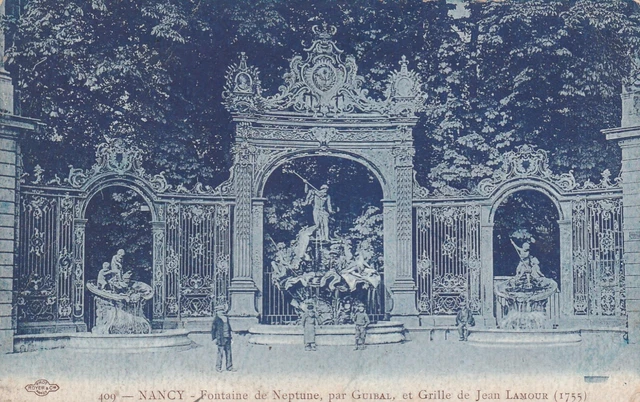 CPA 54 NANCY Fontaine de Neptune par Guibal et Grille de Jean Lamour