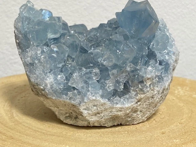 Coelestin Natur Stufe aus Madagaskar Druse Geode 09