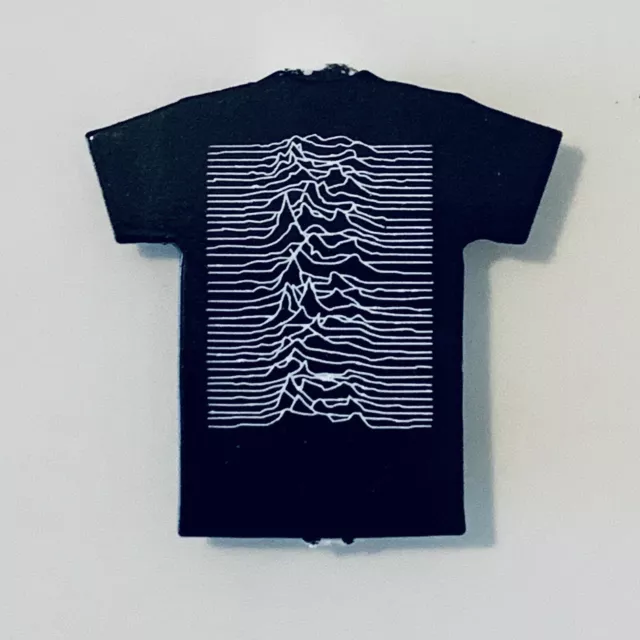 Joy Division Unknown Pleasures Ian Curtis tshirt enamel badge